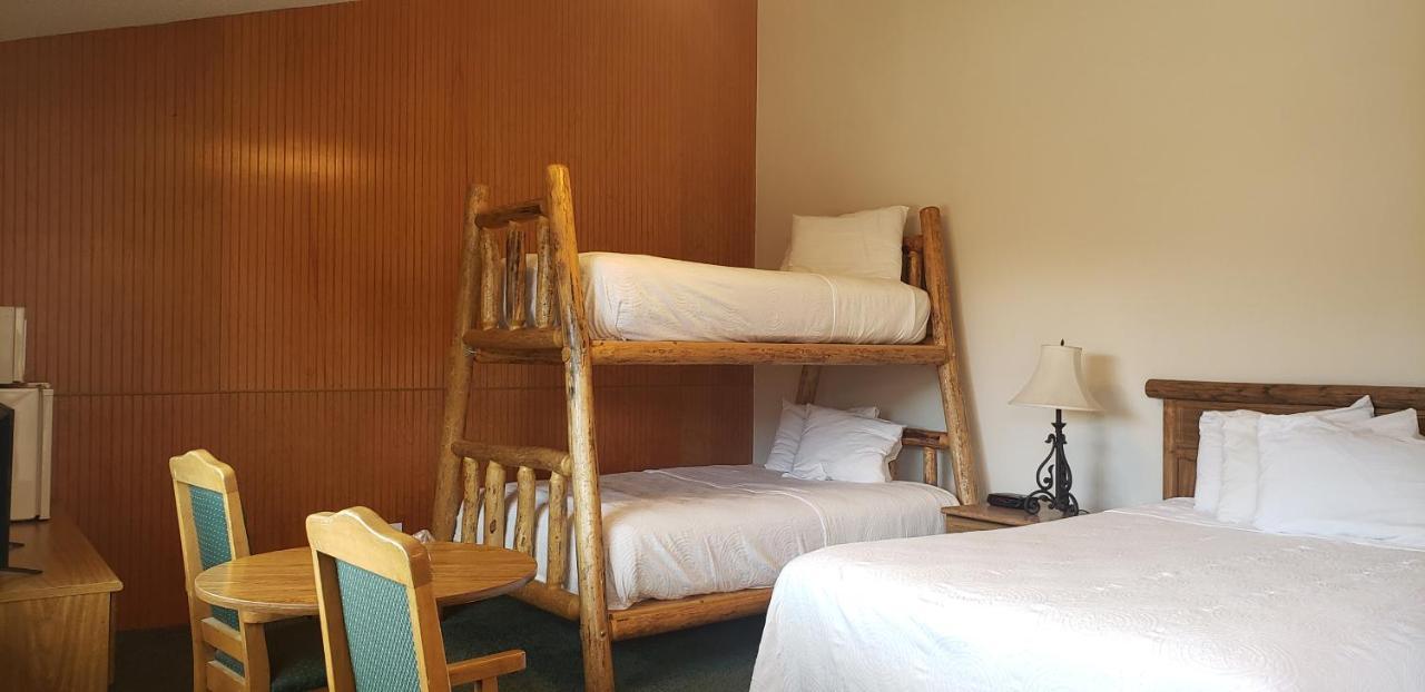Big Bear Motel Cody Bagian luar foto